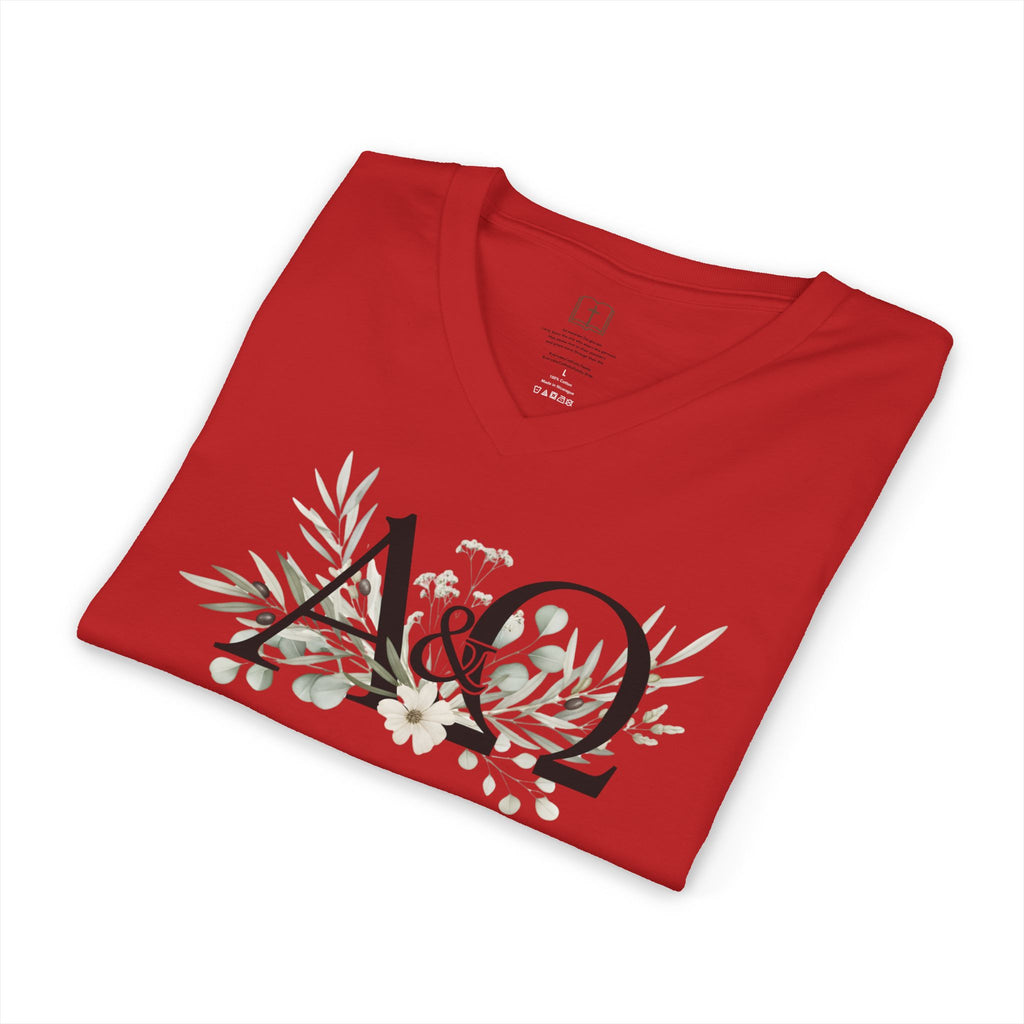 Camiseta con cuello en V y estampado floral Alpha &amp; Omega | Camisa con fe cristiana sutil