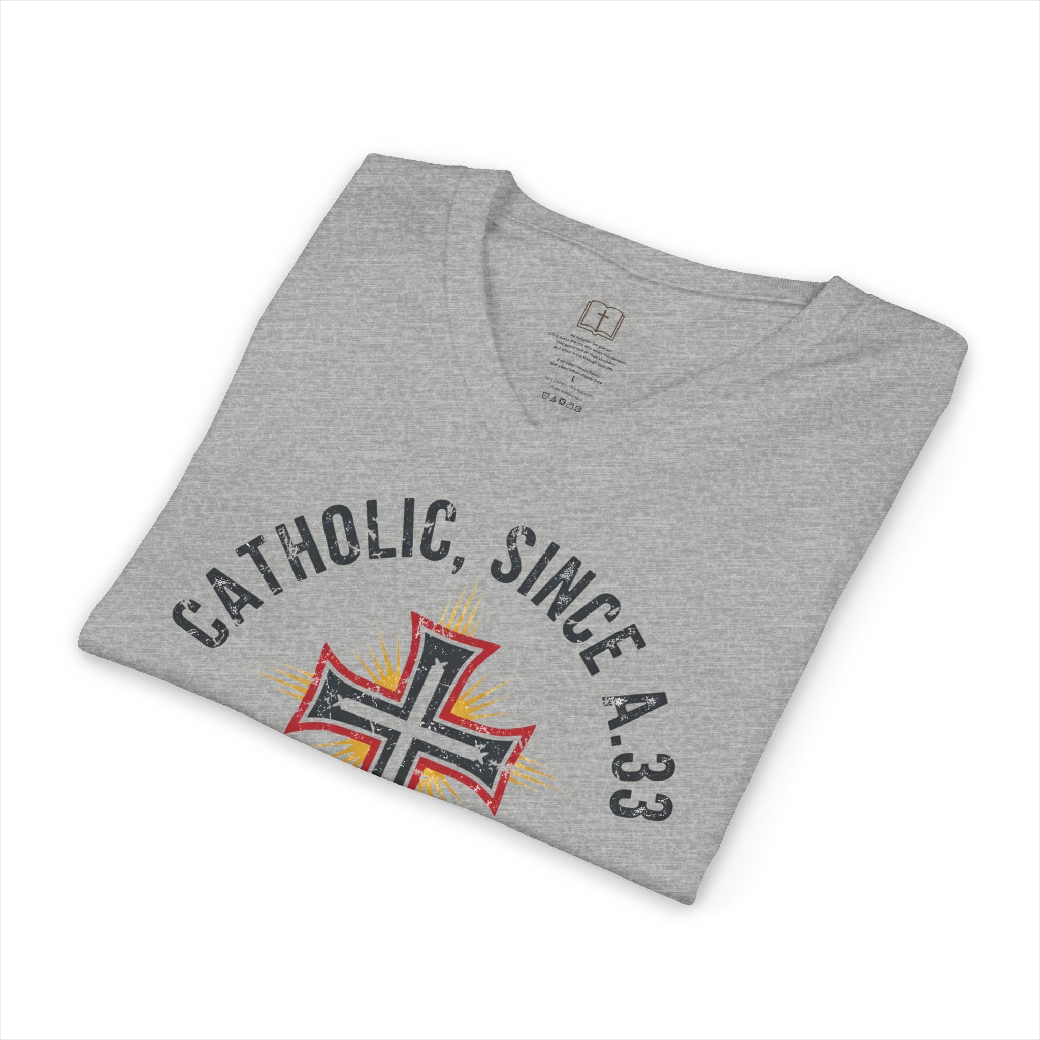 Camiseta de cuello en V para hombre "Católico desde el año 33 d. C." - Fe y herencia