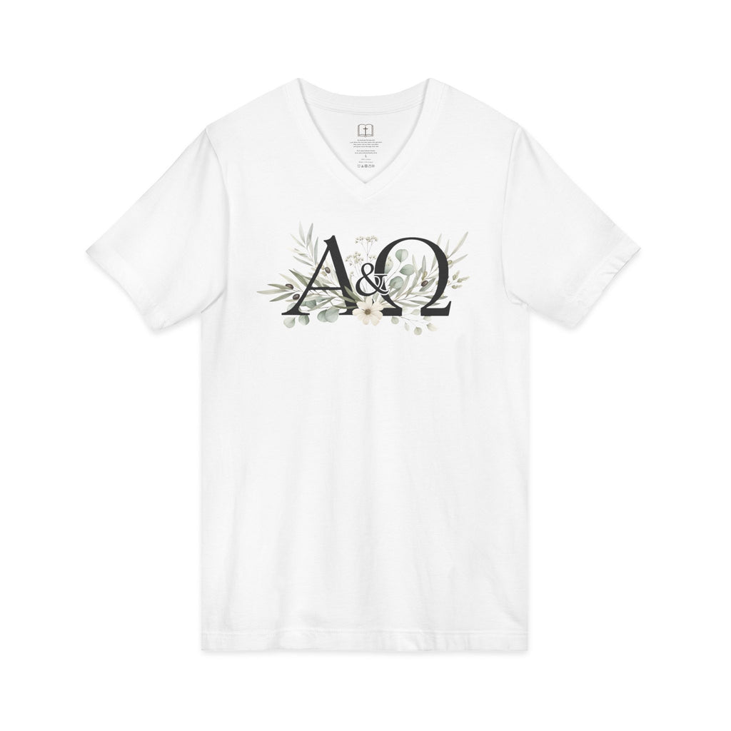 Camiseta con cuello en V y estampado floral Alpha &amp; Omega | Camisa con fe cristiana sutil