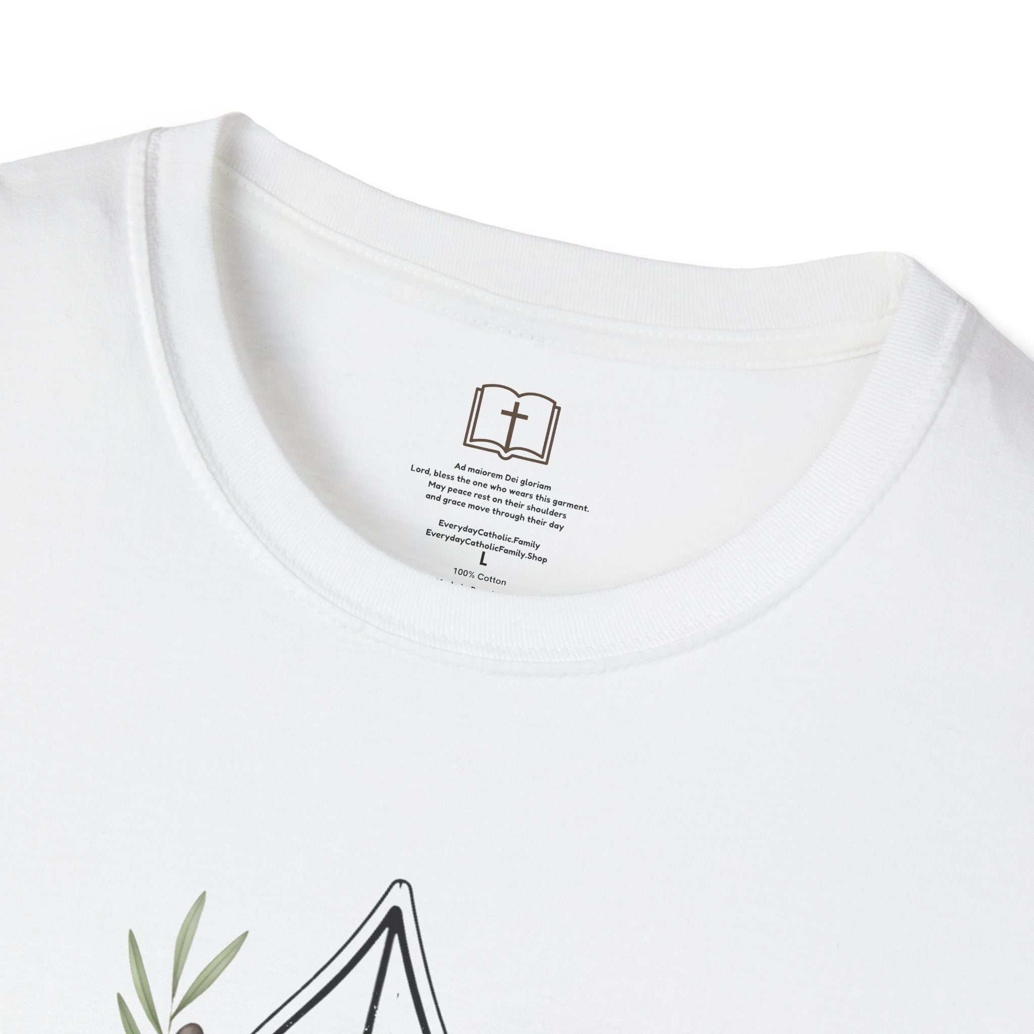 Camiseta floral de flor de lis de Faith &amp; Family Home