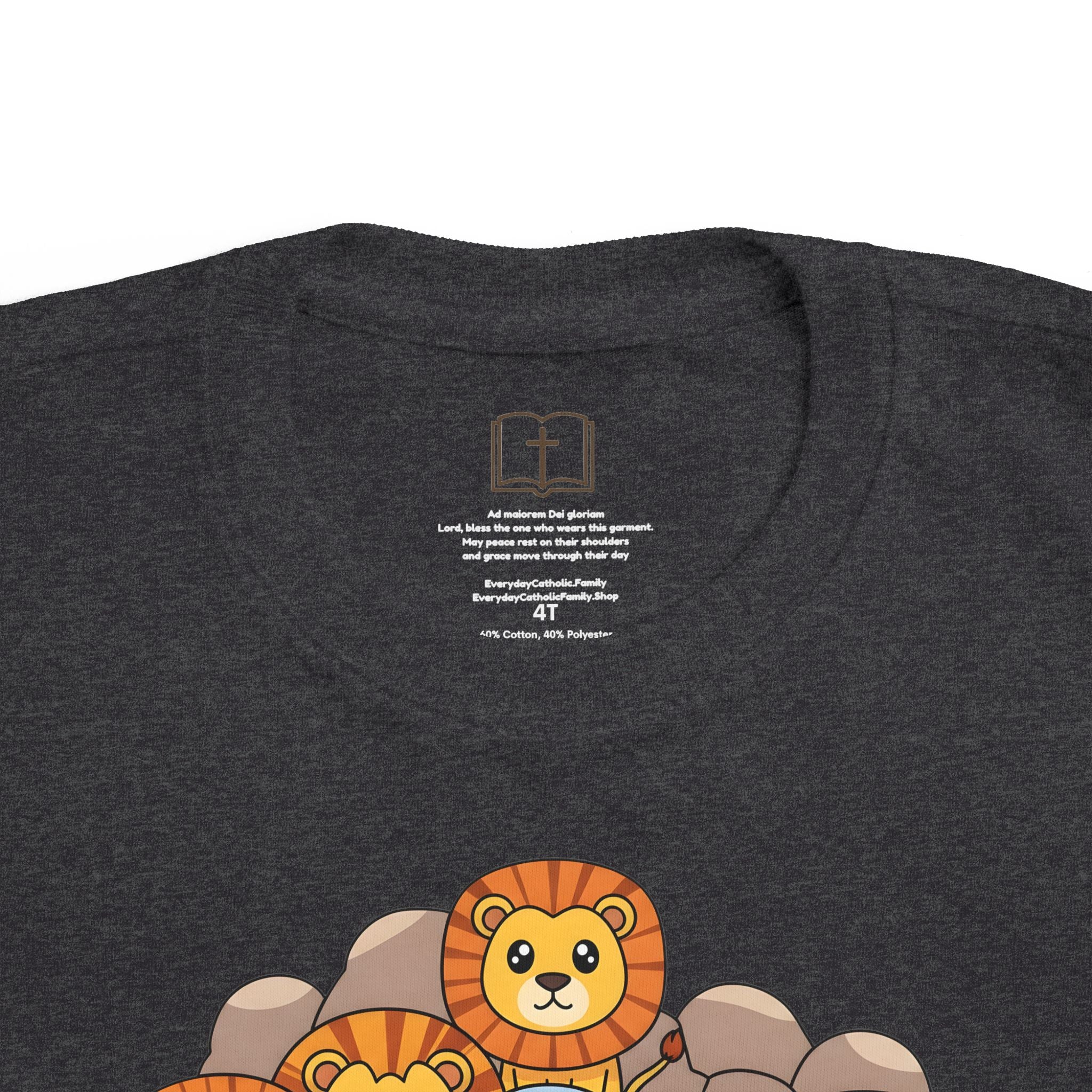 Camiseta infantil "El fiel Daniel en el foso de los leones" | Camiseta de historia católica